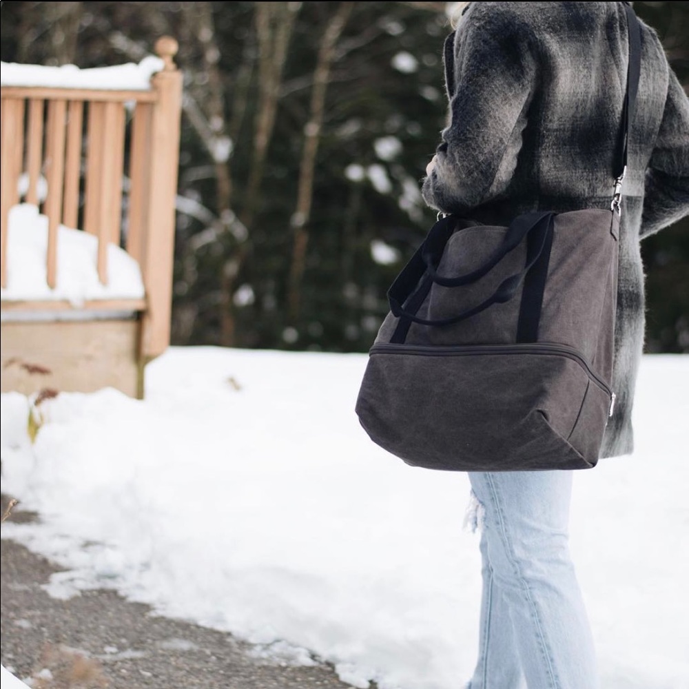 Lo & Sons Catalina Deluxe Tote in Midnight Ash